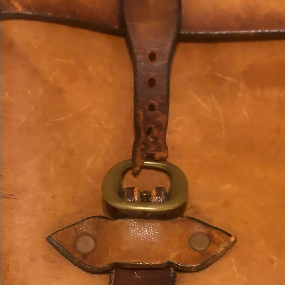 Vintage Leather Flap Over Gentlemen‘S Briefcase Inscribed GERALD B GRINDEY READ